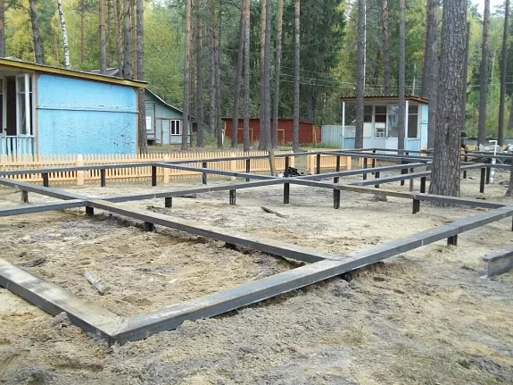 /upload/iblock/ade/l428vmm2kxuq3wquhicrerdlbbw9t2ne/Fundament-pod-dom-iz-brevna-s-rostverkom-iz-shvellera_-g.-Nizhniy-Novgorod_-Nizhegorodskaya-obl..JPG